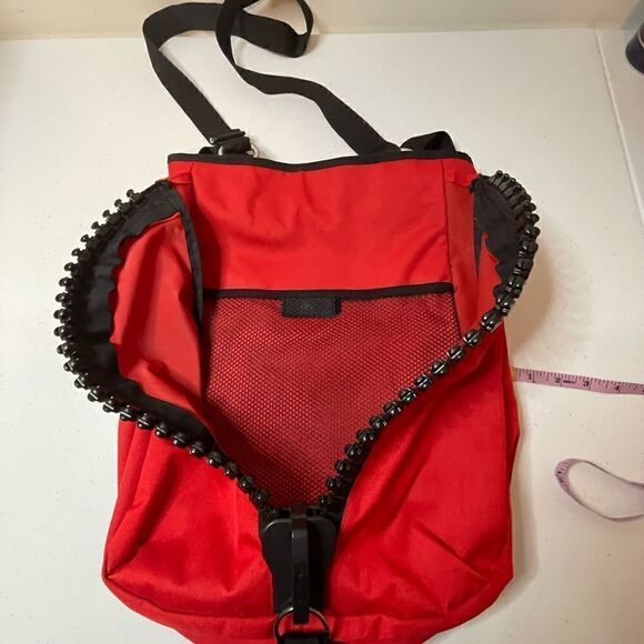 Jumbo zipper messenger bag red nylon. - Picture 8 of 8